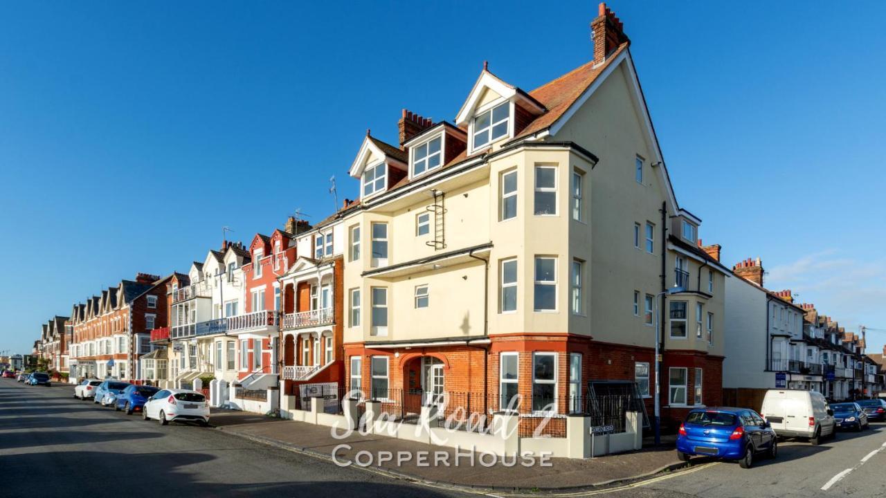 Beautiful Apartments On The Sea Front - Sea Road 2 Філікстоу Екстер'єр фото