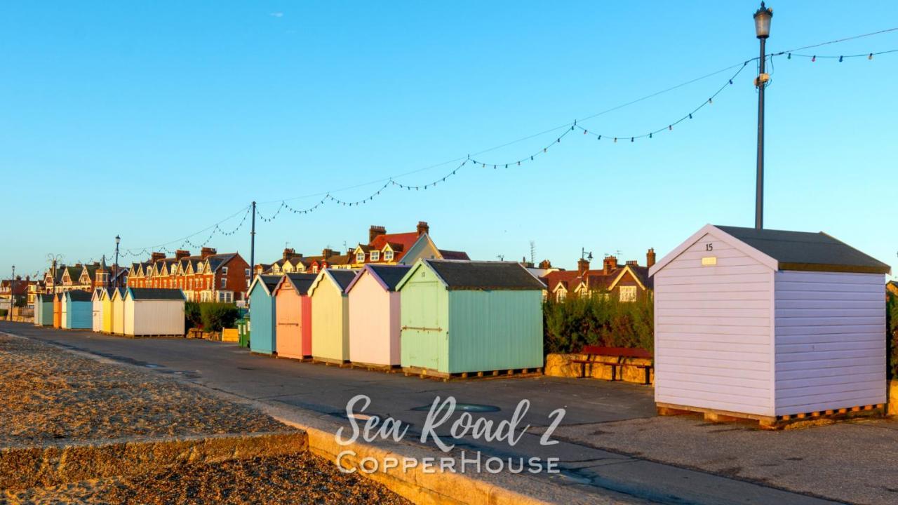 Beautiful Apartments On The Sea Front - Sea Road 2 Філікстоу Екстер'єр фото