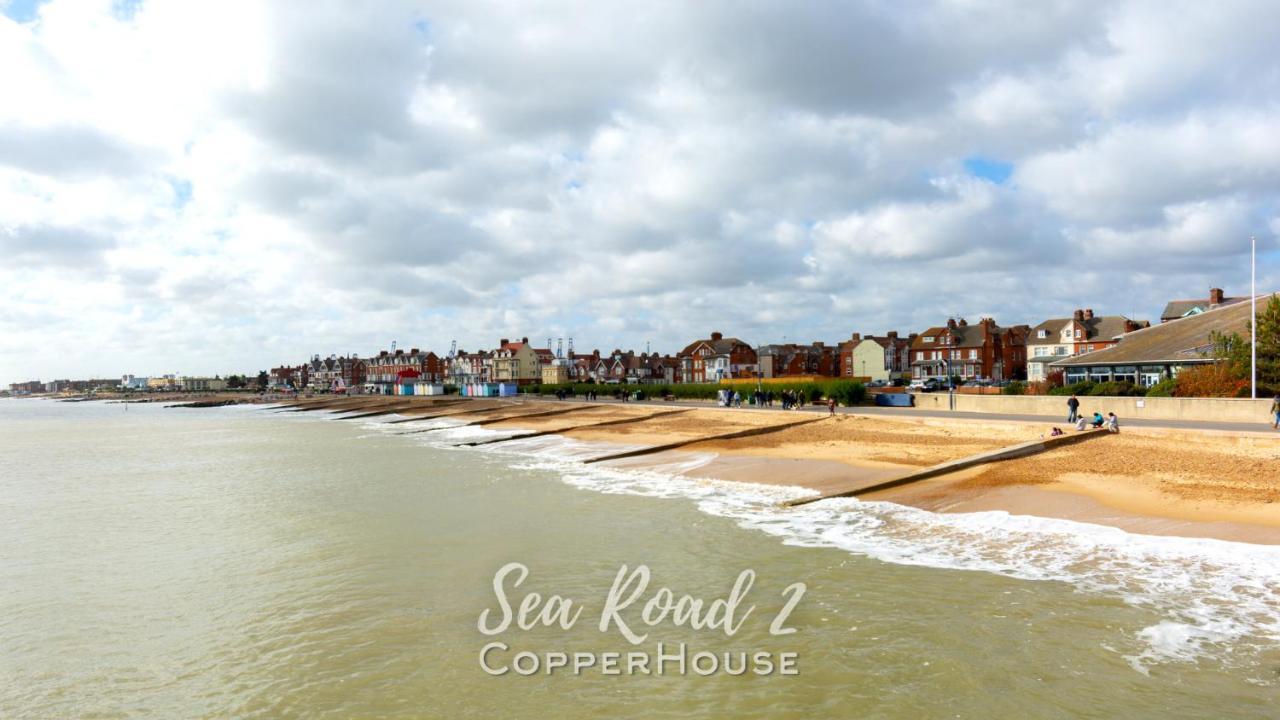 Beautiful Apartments On The Sea Front - Sea Road 2 Філікстоу Екстер'єр фото