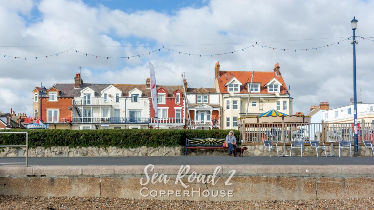 Beautiful Apartments On The Sea Front - Sea Road 2 Філікстоу Екстер'єр фото
